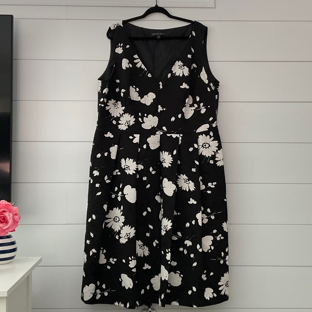 Lafayette 148 New York V-Neck Pleated black & white Floral Dress, classic! Sz 20